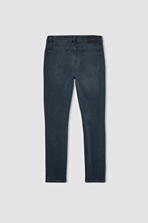 DeFacto Pedro Slim Fit Dar Kalıp Normal Bel Dar Paça Jean Pantolon B3622AX24SPNM84