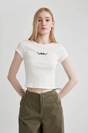 DeFacto Coool Fitted İşlemeli Fitilli Kaşkorse Kısa Kollu Tişört C3192AX24SPWT32