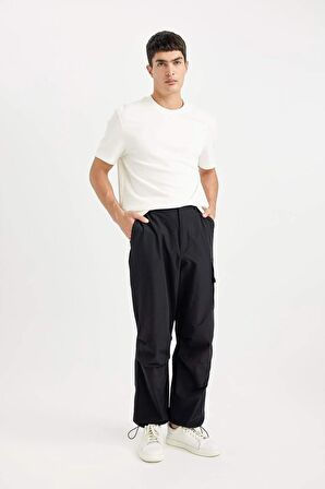 DeFacto Yazlık Pantolon Relax Fit Rahat Kesim Kargo Cepli Beli Paçası Lastikli B4519AX24SPBK81
