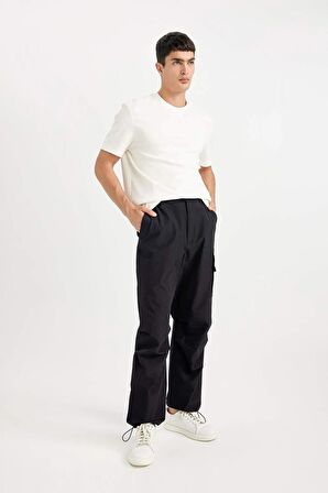 DeFacto Yazlık Pantolon Relax Fit Rahat Kesim Kargo Cepli Beli Paçası Lastikli B4519AX24SPBK81