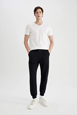 DeFacto %100 Pamuk Slim Fit Dar Kesim V Yaka Basic Düz Kısa Kollu Beyaz Tişört M7668AZ24SPWT34