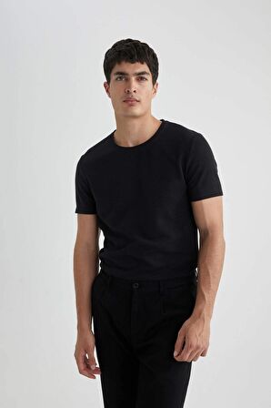DeFacto Slim Fit Dar Kesim Bisiklet Yaka Kısa Kollu Basic Düz Siyah Tişört M6608AZ24SPBK81