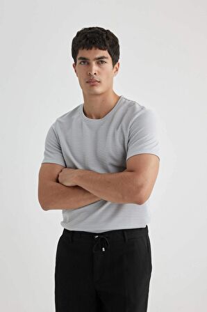 DeFacto Slim Fit Dar Kesim Bisiklet Yaka Kısa Kollu Basic Düz Tişört M6608AZ24SPGR91