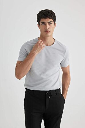 DeFacto Slim Fit Dar Kesim Bisiklet Yaka Kısa Kollu Basic Düz Tişört M6608AZ24SPGR91