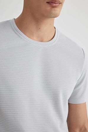 DeFacto Slim Fit Dar Kesim Bisiklet Yaka Kısa Kollu Basic Düz Tişört M6608AZ24SPGR91