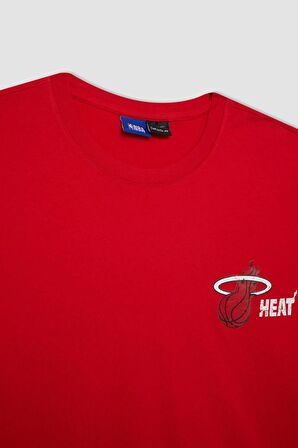 DeFactoFit NBA Miami Heat Boxy Fit Bisiklet Yaka Kısa Kollu Tişört B9900AX24SMRD303
