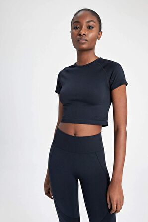 DeFactoFit Crop Bisiklet Yaka Sporcu Seamless Kısa Kollu Tişört B4568AX24SPBK26