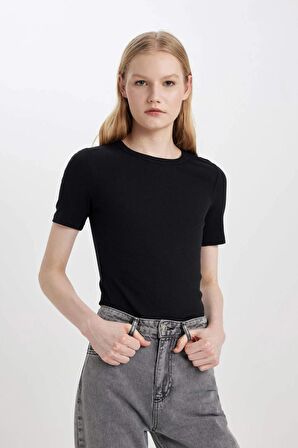 Slim Fit Bisiklet Yaka Kısa Kollu Tişört