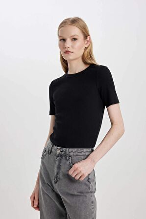 Slim Fit Bisiklet Yaka Kısa Kollu Tişört