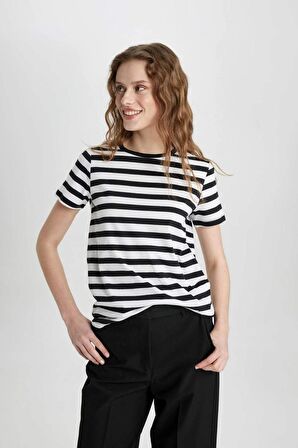 DeFacto Regular Fit Bisiklet Yaka Çizgili Kısa Kollu Tişört C2612AX24SPBK81