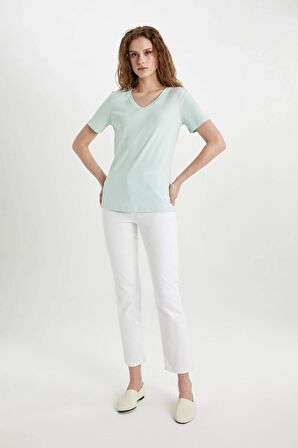 DeFacto Slim Fit Dar Kesim V Yaka Ribana Basic Düz Kısa Kollu Tişört I1080AZ24SMTR261