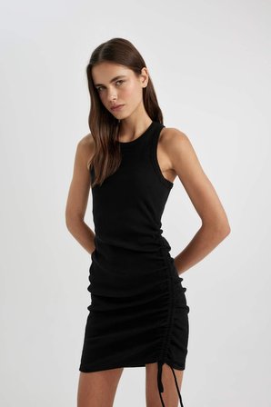 DeFacto Bodycon Vücudu Saran Yuvarlak Yaka Fitilli Kaşkorse Kolsuz Mini Elbise B9613AX24SMBK81