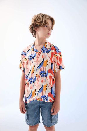 DeFacto Erkek Çocuk Oversize Geniş Kalıp Polo Yaka Desenli Viskon Kısa Kollu Gömlek C3078A824SMER99