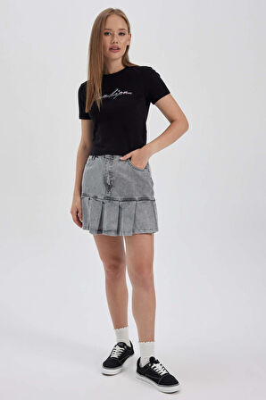 DeFacto Coool Dua Lipa Fitted Ribana Kısa Kollu Tişört B2971AX23HSBK81