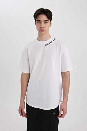 DeFacto Boxy Fit Bisiklet Yaka Yaka Baskılı Baskılı Kısa Kollu Tişört C2135AX24SMWT34