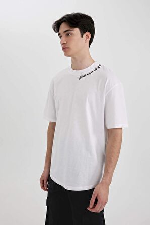 DeFacto Boxy Fit Bisiklet Yaka Yaka Baskılı Baskılı Kısa Kollu Tişört C2135AX24SMWT34