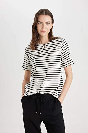 Traditional Regular Fit Bisiklet Yaka Kısa Kollu Tişört