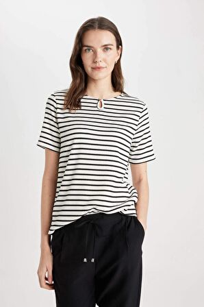 Traditional Regular Fit Bisiklet Yaka Kısa Kollu Tişört