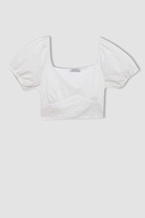 DeFacto Fitted U Yaka Nakışlı Brode Kısa Kollu Bluz B9136AX24SMWT32
