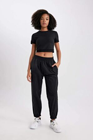 DeFactoFit Sporcu Jogger Eşofman Altı Oversize Geniş Kalıp Beli Lastikli Paraşüt B9268AX23WNBK81