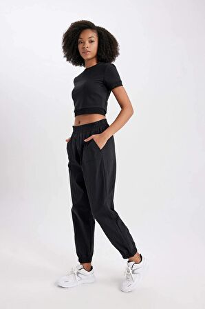 DeFactoFit Sporcu Jogger Eşofman Altı Oversize Geniş Kalıp Beli Lastikli Paraşüt B9268AX23WNBK81