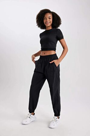 DeFactoFit Sporcu Jogger Eşofman Altı Oversize Geniş Kalıp Beli Lastikli Paraşüt B9268AX23WNBK81