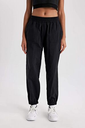 DeFactoFit Sporcu Jogger Eşofman Altı Oversize Geniş Kalıp Beli Lastikli Paraşüt B9268AX23WNBK81