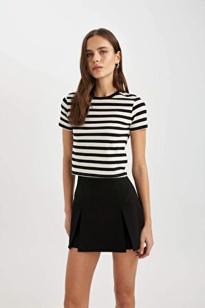 DeFacto Slim Fit Dar Kesim Bisiklet Yaka Çizgili Kısa Kollu Tişört C4333AX24SPER105