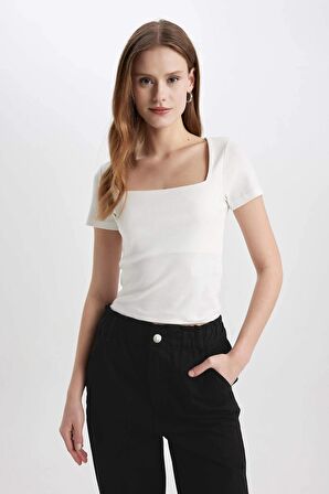 Slim Fit Kare Yaka Kısa Kollu Tişört