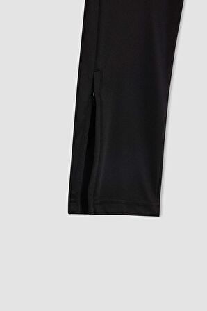 DeFactoFit Sporcu Jogger Eşofman Altı Slim Fit Dar Kesim Fermuarlı Paça B5029AX24SPBK81