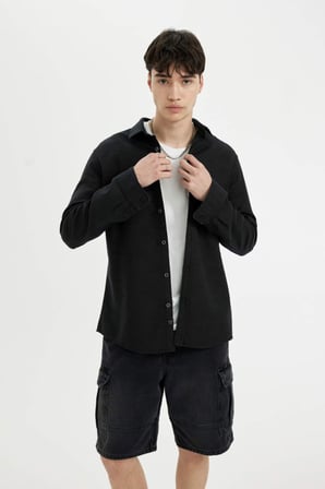 DeFacto Slim Fit Dar Kesim Pamuklu Basic Düz Uzun Kollu Siyah Gömlek A4644AX24AUBK81