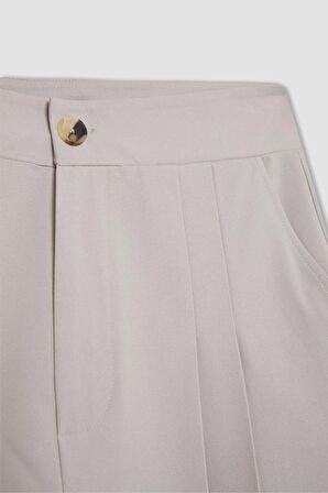 DeFacto Regular Fit Yüksek Bel Pileli Şort D0963AX24SMGR470