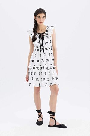 DeFacto Lug Von Siga x DeFacto Bodycon V Yaka Desenli Brode Kolsız Mini Elbise B2343AX24SMWT34