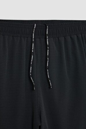 DeFactoFit Slim Fit Dar Kesim Sporcu Dokuma Şort C2832AX24SMAR231