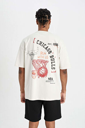 DeFactoFit NBA Chicago Bulls Oversize Fit Bisiklet Yaka Kısa Kollu Tişört C9272AX24AUBG662