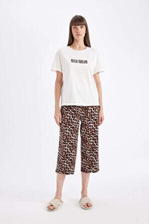 DeFacto Fall in Love Pijama Takımı Regular Fit Leopar Desenli Kısa Kollu Üst Kapri Alt D4879AX24HSBK81