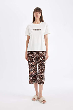 DeFacto Fall in Love Pijama Takımı Regular Fit Leopar Desenli Kısa Kollu Üst Kapri Alt D4879AX24HSBK81