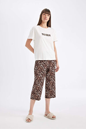 DeFacto Fall in Love Pijama Takımı Regular Fit Leopar Desenli Kısa Kollu Üst Kapri Alt D4879AX24HSBK81