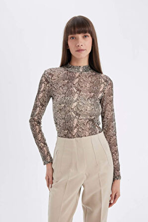 DeFacto Slim Fit Yarım Balıkçı Yaka Yılan Desenli Tül Uzun Kollu Tişört D5505AX24AUBK81