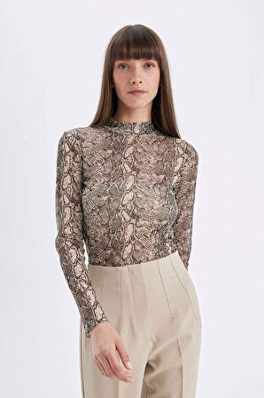 DeFacto Slim Fit Yarım Balıkçı Yaka Yılan Desenli Tül Uzun Kollu Tişört D5505AX24AUBK81
