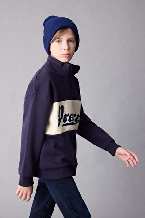 DeFacto Erkek Çocuk Oversize Geniş Kalıp Yarım Fermuarlı Baskılı Kalın Sweatshirt D1910A824WNNV135