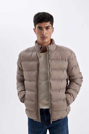 Regular Fit Dik Yaka Fermuarlı Çift Cepli Mevsimlik Hafif Şişme Mont
