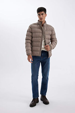 Regular Fit Dik Yaka Fermuarlı Çift Cepli Mevsimlik Hafif Şişme Mont