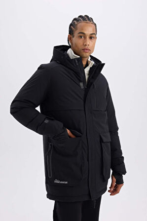 DeFactoFit Su İtici Regular Fit Kapüşonlu Su Geçirmez Parka C6065AX24WNBK81