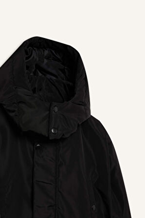 DeFacto Regular Fit Kapüşonlu Fermuarlı Cepli Hafif Uzun Parka D5972AX24CWBK27