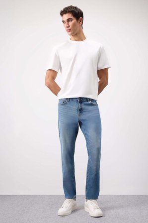 DeFacto Pedro Slim Fit Dar Kalıp Normal Bel Dar Paça Jean Pantolon B8418AX25SPNM28