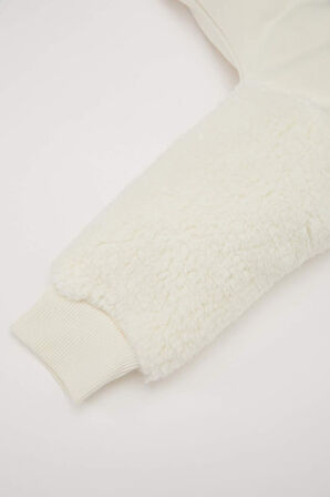 DeFacto Kız Bebek Bisiklet Yaka Yılbaşı Temalı İçi Yumuşak Tüylü Sweatshirt D6229A524WNER233