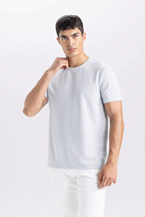 DeFacto Slim Fit Dar Kesim Bisiklet Yaka Basic Düz Kısa Kollu Tişört M6608AZ25SPGR91