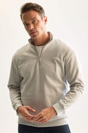 DeFacto Gri 3 İplik Pamuklu Şardonlu İçi Polarlı Comfort Regular Fit Rahat Kalıp Dik Yaka Fermuarlı Kalın Sweatshirt D9067AXNSGR253