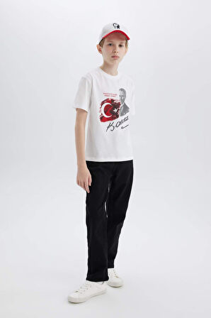 DeFacto Erkek Çocuk 23 Nisan Çocuk Bayramı Straight Fit Standart Paça Basic Düz Jean Pantolon B5445A825SMNM40